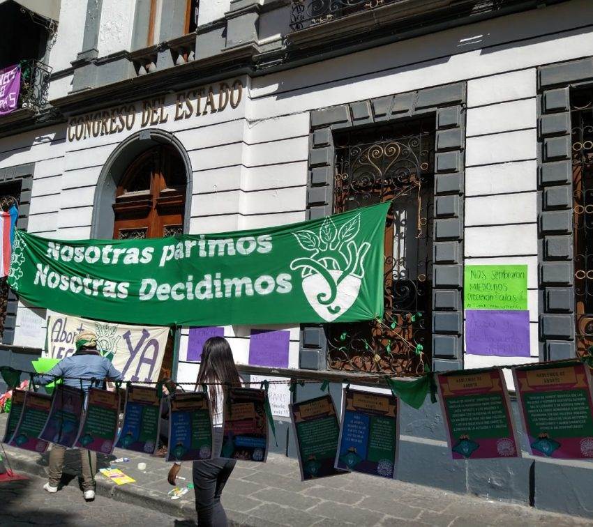 Acuerdan feministas y ayuntamiento acciones para inhibir violencia y discriminación