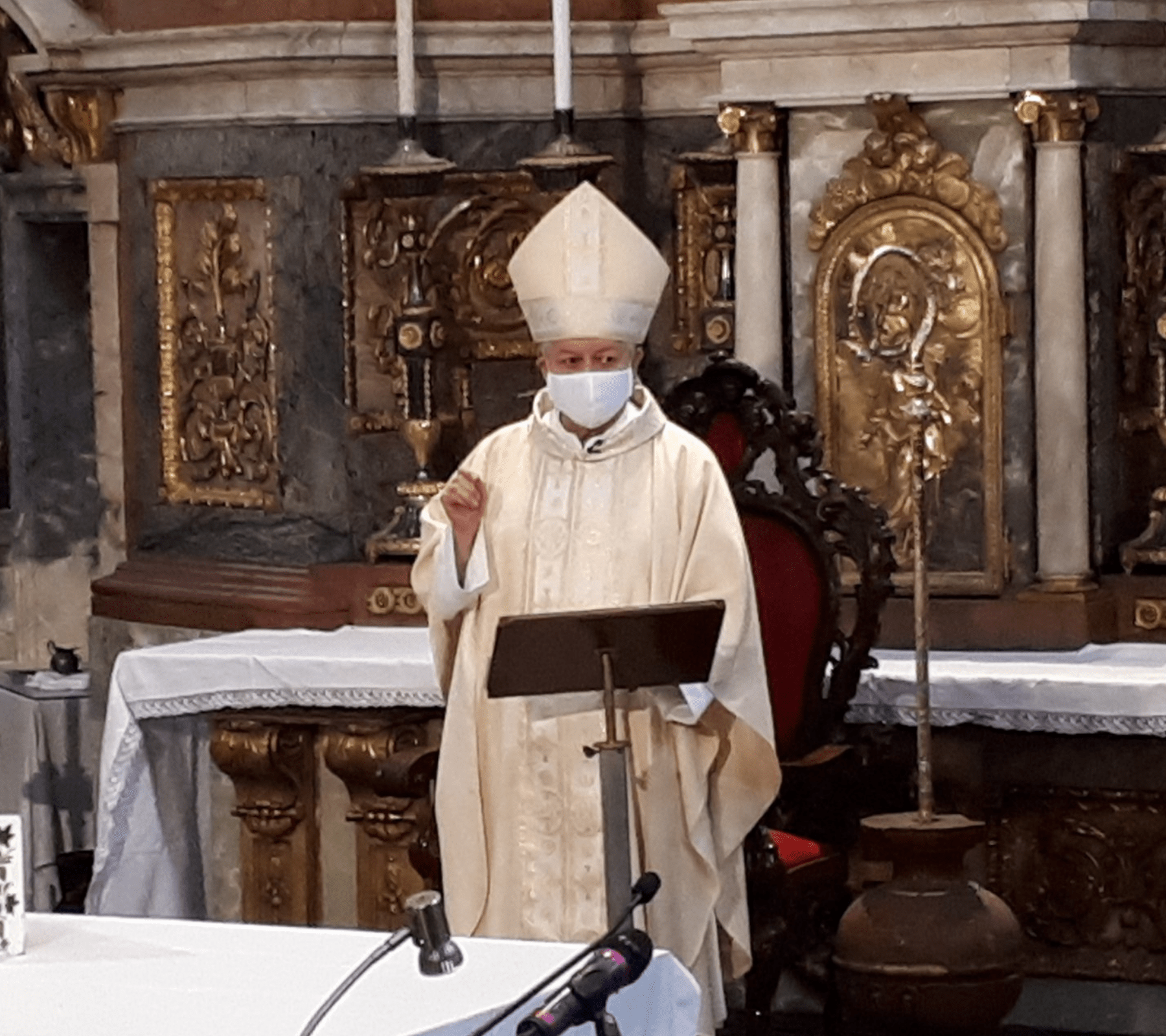 Arzobispo Víctor Sánchez recibe advertencia de Conapred