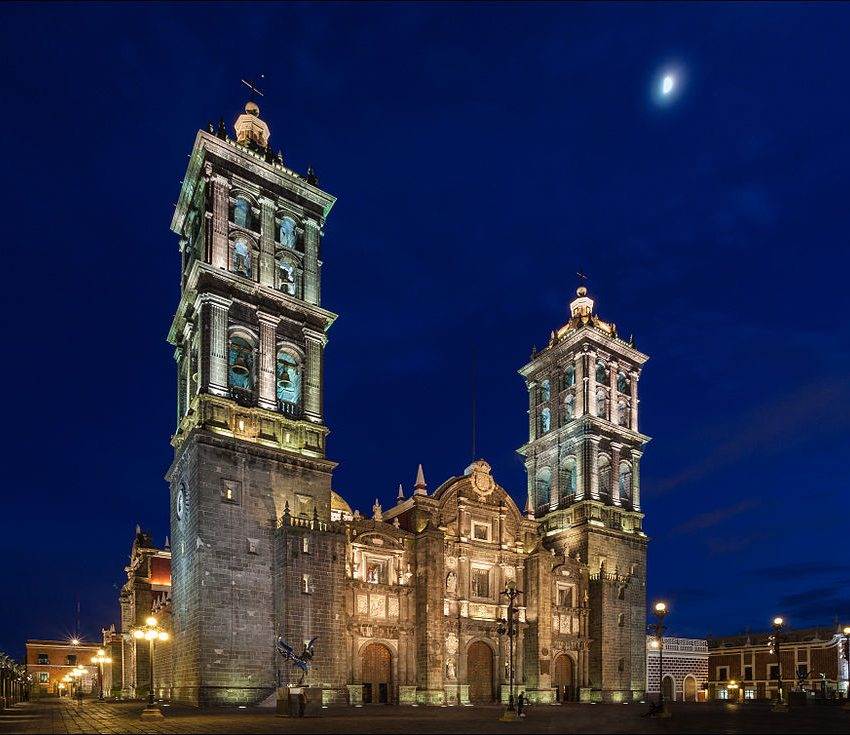 Templos católicos de Puebla continuarán cerrados hasta el 25 de enero