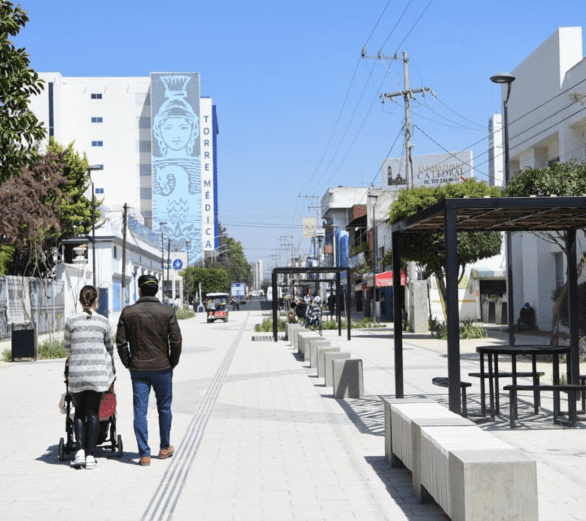 Inauguran corredor peatonal frente a Facultad de Medicina BUAP