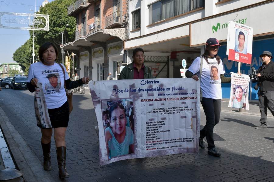 Familias de mujeres desaparecidas en Tehuacán marchan en la ciudad de Puebla
