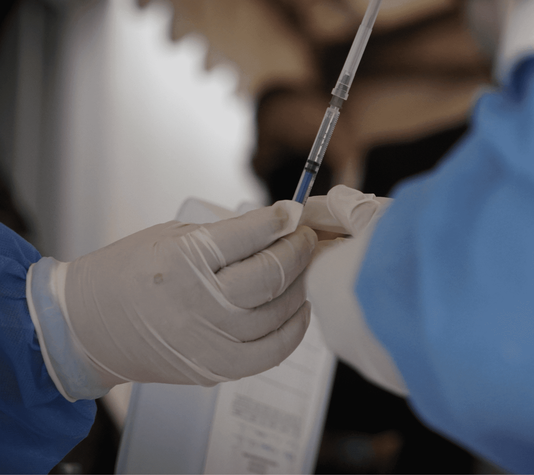 Enfermera simuló vacunar a mujer mayor de 60 años en Puebla