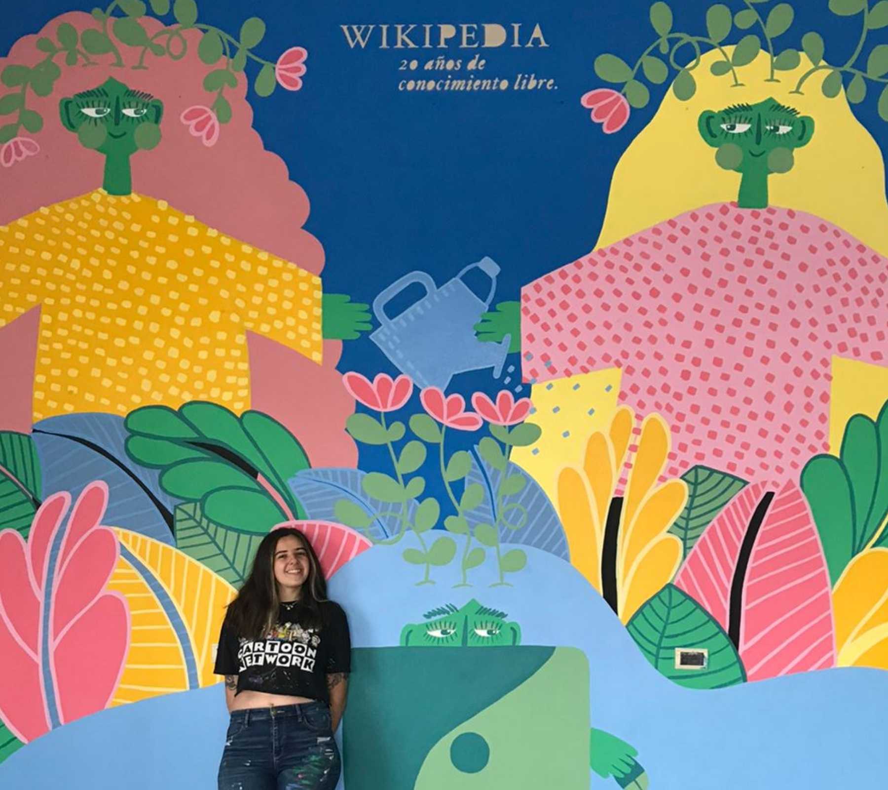 sofia altieri posa en su mural wikipedia