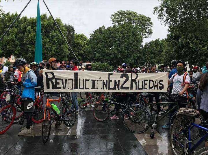Otro de los retos pendientes en la agenda ciclista es endurecer los filtros de expedición de licencias de manejo en Puebla. Fotografías de Femcilista