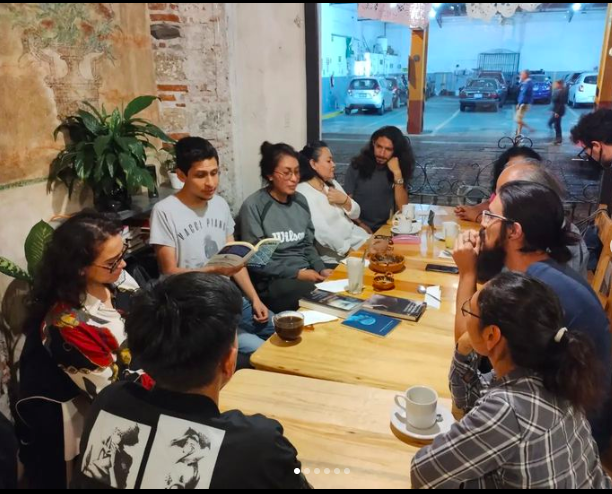 este club de lectura se realiza en Puebla